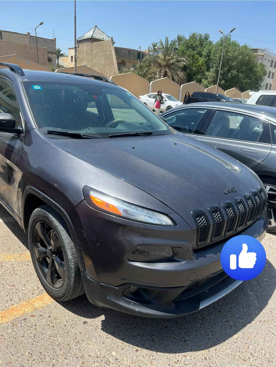 السلام عليكم سيارةجيب شيروكي موديل 2016. بغداد باسمي وارد أمريكي 🇺🇸 صور الحادث مرفقه 
محرك اقتصادي 2400
كير أوتوماتيك 9 نمر
السعر 105$

الحادث جانبي بابين عكس السايق 
مكاني بغداد ابو غريب الشراي يتصل ***********
