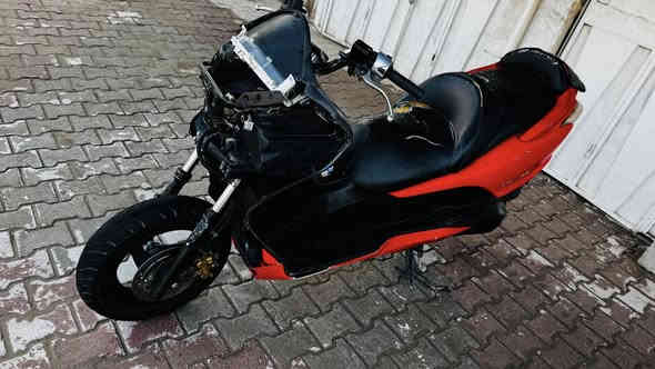 السلام عليكم 
فورزا 08 للبيع 
بيهاا ضربه بلبجم تأذى بيهاا بس الوجه الشاصي والماشه مابيهاا شي مكينه مكفوله مامفتوح بيهاا برغي كهربائيات ع بلاد والدراجه جديده 
الشراي ييجي يفحص وياخذها من باب البيت 
السعر ٦٥٠ وبيهاا مجال 
***********
