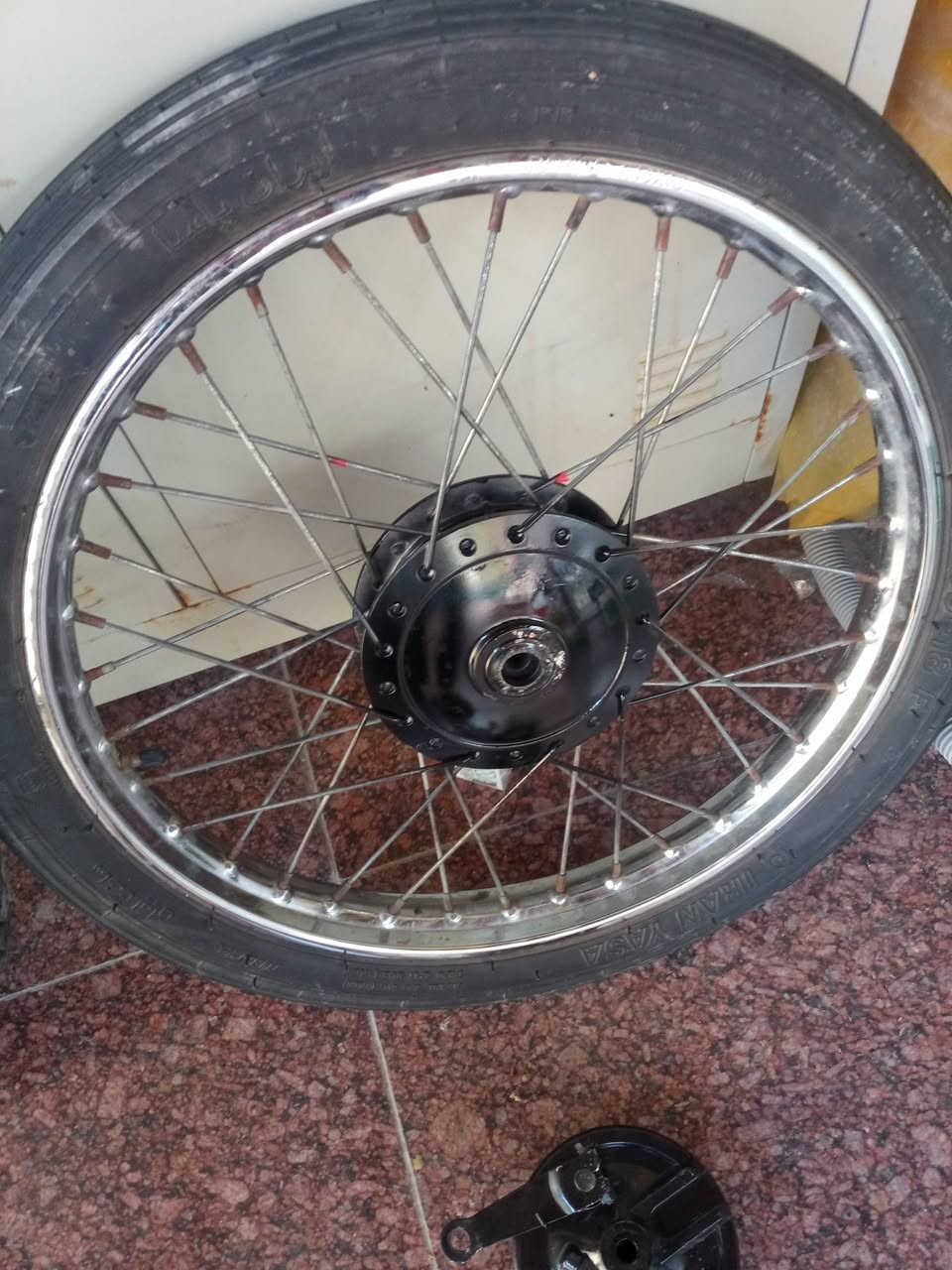 سلام عليكم وياله ايراني اصلي الامامي رابيد و الخلفي انتنس هنه وتيوبهن و تايراتهن ملحقات كامله نضاف شوفت عينك سعر 90 وبيهن مجال مكاني بصره ياسين خريبط مجالهن قليل


**إذا كنت صاحب هذا الإعلان وتريد حذفه لأي سبب، رجاءا أرسل رسالة إلى الدعم الفني**