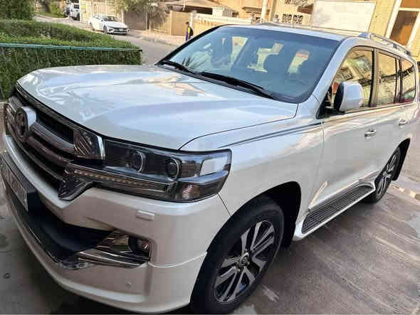 للبيع لاندكروز موديل 2019 شركة ساز معروف مواصفاتها سياره رقم بغداد بسمي سياره ماشيه 71 الف مكفوله من تبديل والصبغ بس بيها رصعه بالجاملغ الايمن ومطلعها بي دي ار  وبيها  شخط بالباب الايمن الخلفي كارت مكحل صوره موجوده بالمنشور 
السعر 53000$سياره موجوده في شارع فلسطين للاستفسار *********** بغداد
