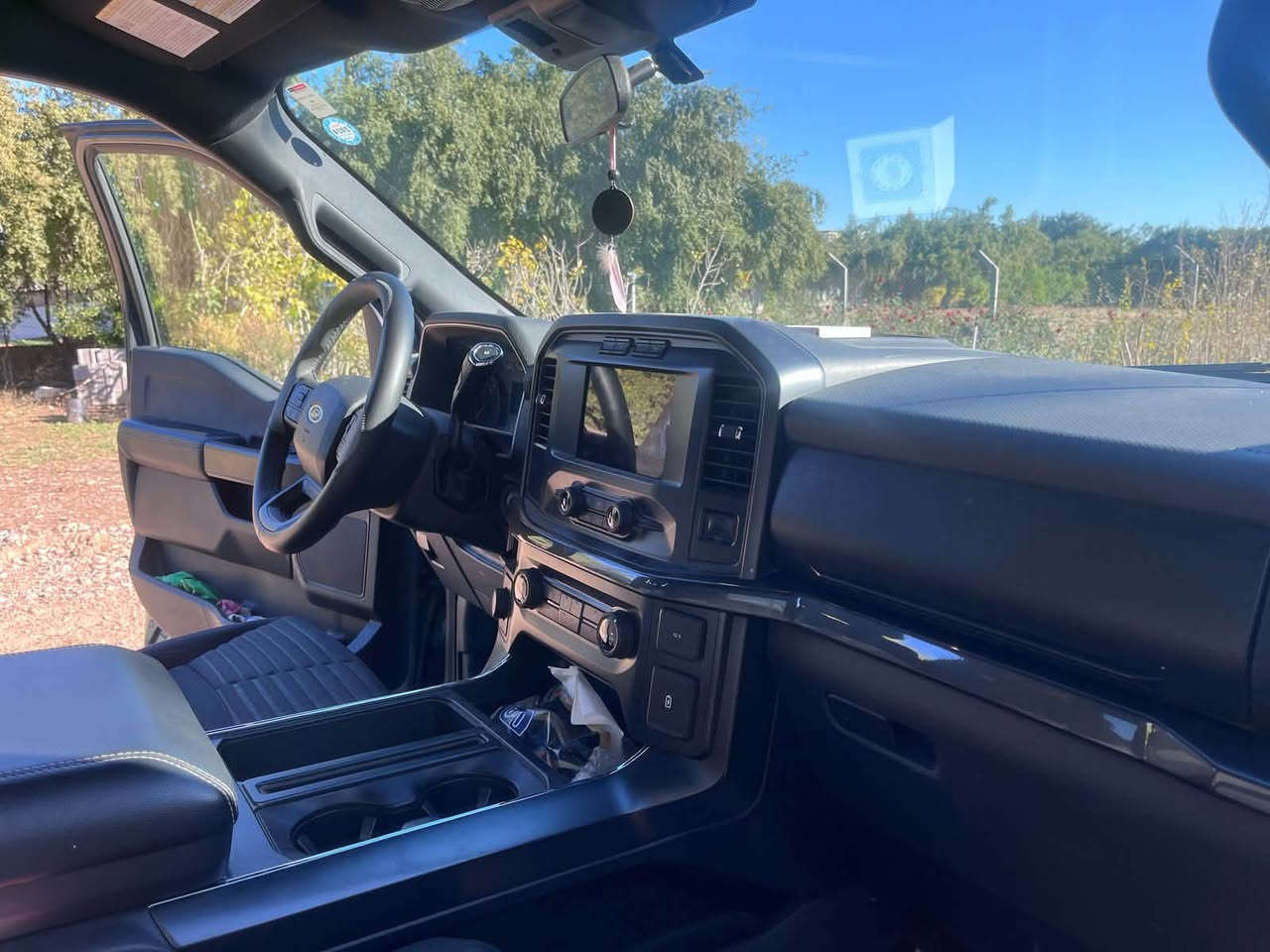 فورد  -F -150 موديل2021
سيارة كلين تايتل لون إسمنتي
فول فول مواصفات مكينة2700
تونتوربو ماشية 14000ميل
محرك كير واير بشرط مامفتوح 
سيارة حيل نظيفة كلشي عل بلاد جديد 
سنوية هزة كلشي جديد مدفوع لـ
باسمي السنوية بشرط تحويل وغرامـة
سيارة مابيـها دينار مصرف كامل من كل نواحي
رقم صاحب سيارة ***********
