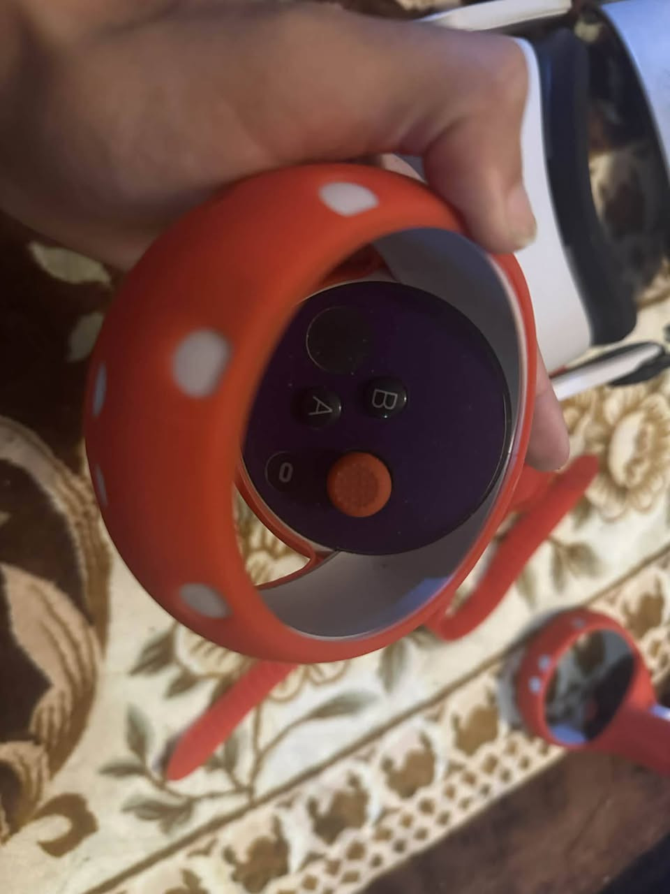 اوكلست كويست 2
ذاكرة :256 
منزل بيها منصة العاب و العاب كاملة مكمله من اقوه الالعاب 
وبيها ستراب اصلي بي 
بطارية اضافية تزيد ساعات العب 5 ساعات اضافية 
مع كفرات جوستكات وحمايه عدسات وحماية شامله
مع حقيبه اصلية 
والعاب منصبه داخل النضاره 
يعني النضاره 100/100 شد ولعب 
سعرها 350 الف وبيها مجال للطيبين

الموقع حي الاعلام شارع المستوصف

***********
