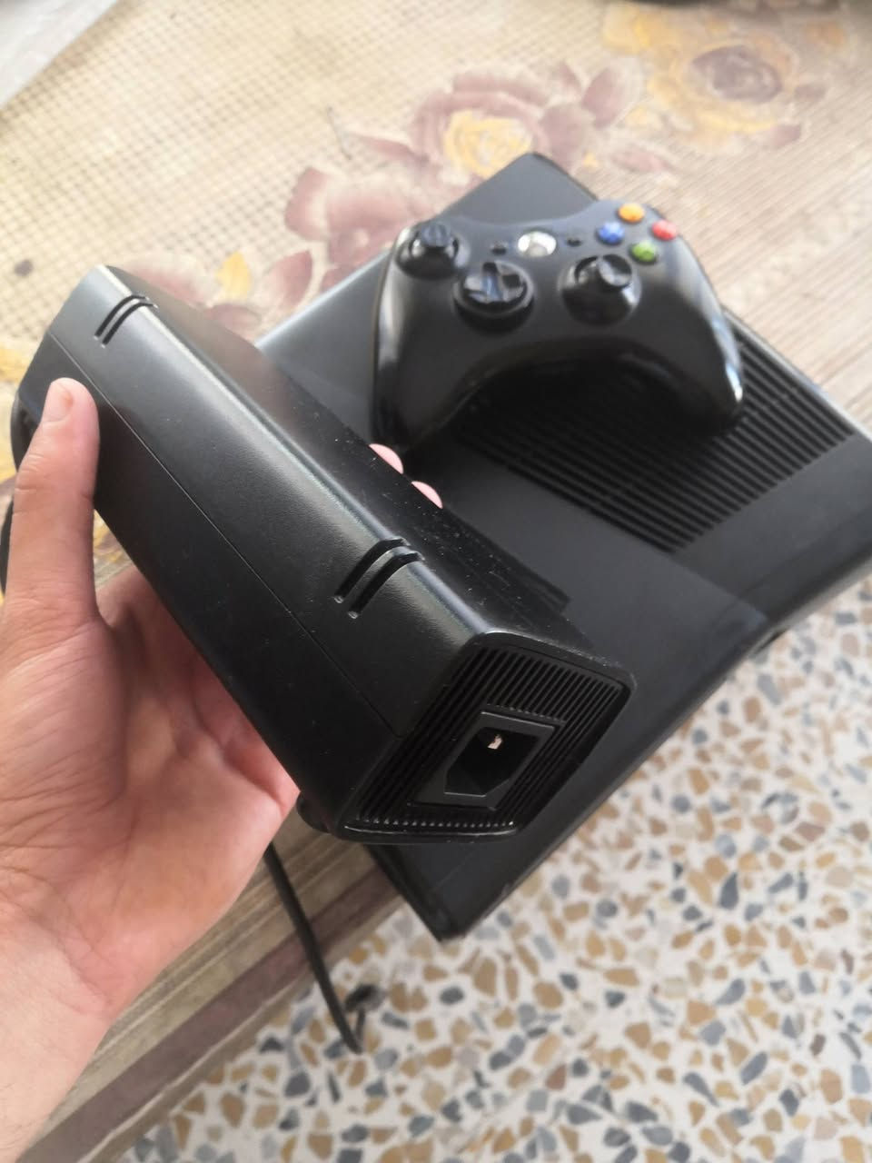 للبيع اكس بوكس جديد
السلام عليكم للبيع Xbox 360 لمس جديد يشتغل بدون انترنت

الجهاز كامل هوا و ملحقاته يشتغل 2 جوستك بلوتوث  و هارد مساحة 250 و محولة جديدة و الجهاز شغال بالكامل السعر 120 وبيه مجال مكان الجهاز موصل 

للاستفسار مراسلة الصفحة او الاتصال على الرقم ***********
