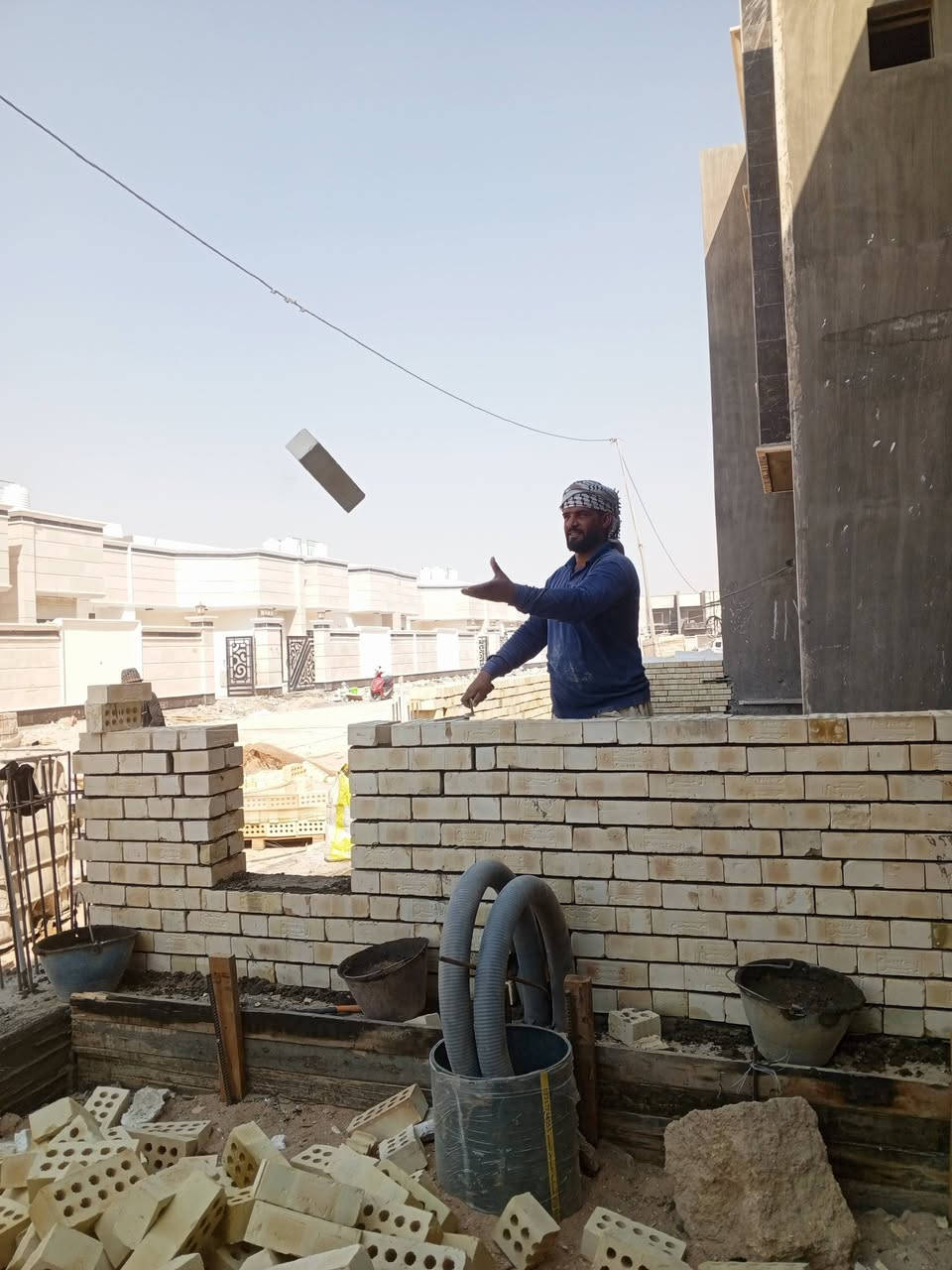 السلام عليكم خلفه بناء متفرق شقل نضيف درجه اولى هندسه اتصل وبيك خير وتدلل ***********
