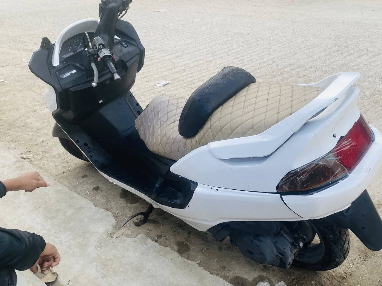 السلام عليكم 
ماجستا للبيع وترهم مراوس تجفيت جديد كلجات جديده تايرات جديده عوزها شغلات يجوز ب١٠الاف دراجه خير من الله
السعر ٤٠٠وبيها مجال 
***********
