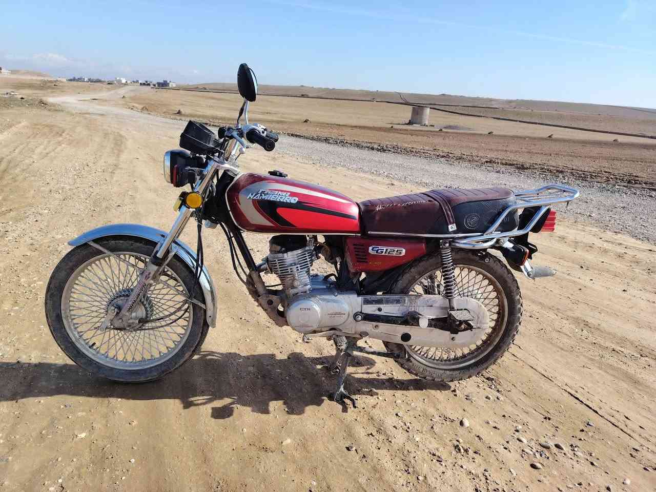 السلام عليكم 
ماطور للبيع نظيف جدا وزن ثقيل موديل 20محرك شرط ما مفتوح منفيس كهربائيّات كلها شغاله عدادات شغاله ماطور نظيف ال سعر 450وبي مجال 
العنوان الشرقاط الايسر قريه عويجيله 
***********
