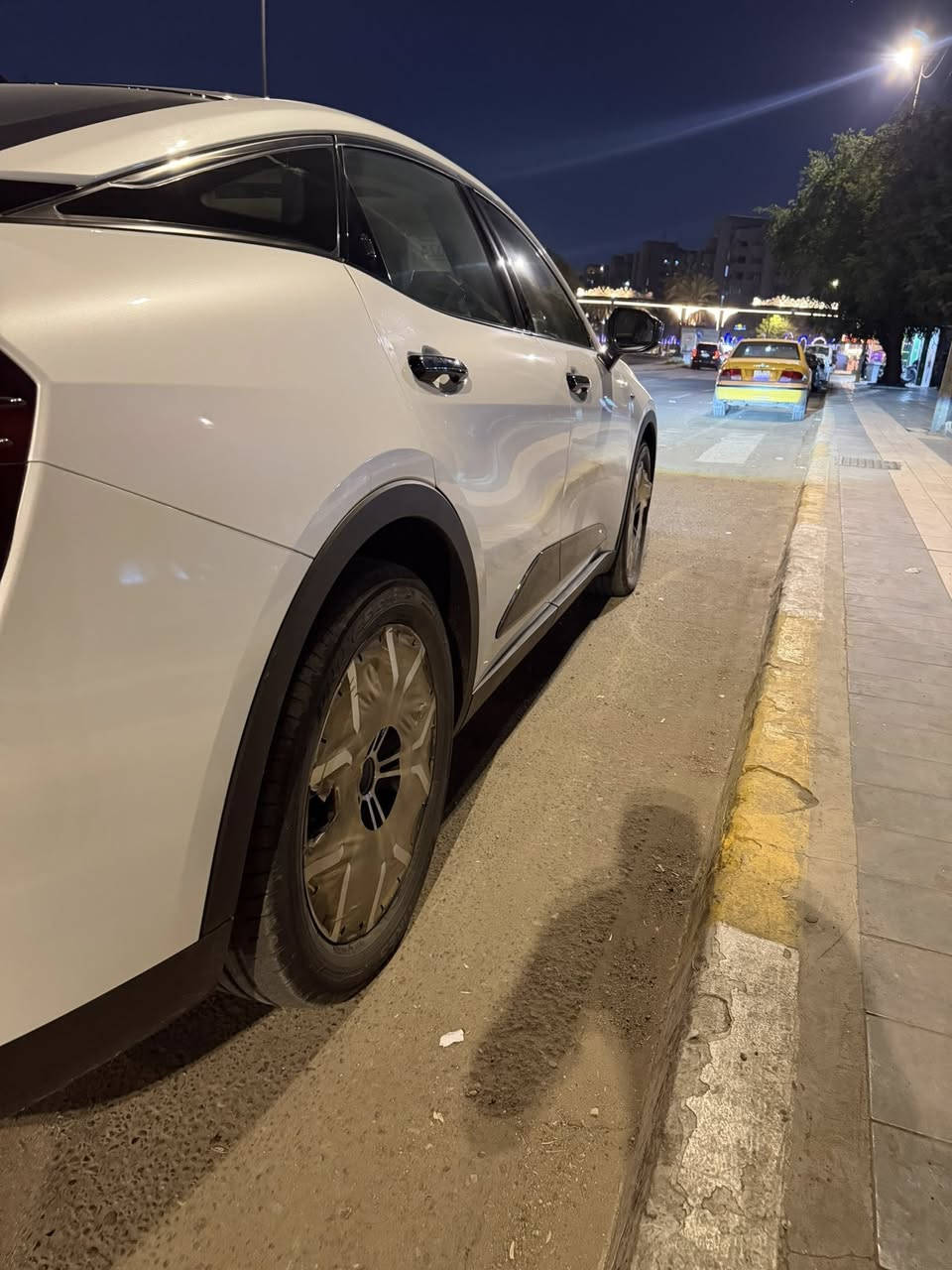 تيوتاكروان موصفات تو كلر لونين زيرو السعر ٣٨٥العنوان بغداد شارع حيفا الرقم *********** الوكاله عبد الطيف
