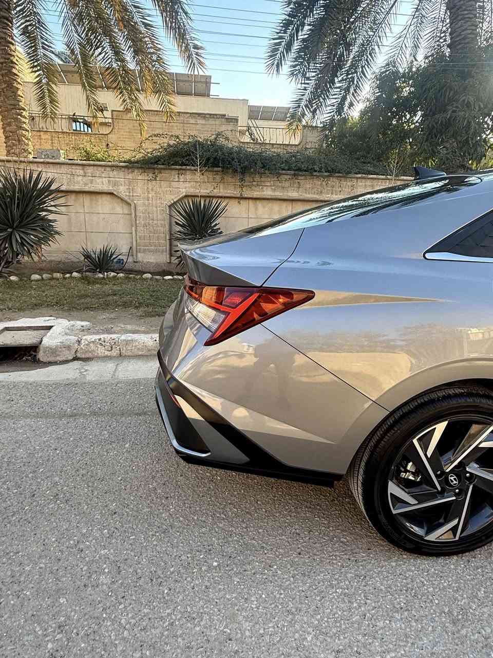 اللهم صل على محمد وال محمد
سلام عليكم هيونداي النترا وارد امريكي 
موديل 2025 السياره بدون رقم تترقم شمالي فقط منفسي باسمي سياره جديدة بمعنى الكلمة كلش ماشية 4000 فقط حادثه سحطي وخفيف بدون ايرباك بدون اي دواخل حتى راديتر بلادي كلشي عل وضع لشركه بيه فقط بنيد والباقي مكفول سياره فتحة بصمة ابواب شاشة عداد دجتال متصله لد خلفي ويل كب كروم رادارات 360 درجه اوتو هولد وضيعات قيادة تدفئة كشنات شحن لاسلكي سياره كاملة مكمله بس باقيه عل رقم 
السعر 171 وبيه مجال بسيط 
مكاني بغداد حي الخضراء 
***********
