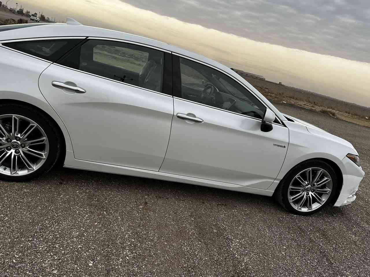 Toyota Avalon 2021 hybrid ￼
هايبرد محرك 2500 
لون ابيض 

رقم بغداد باسمي تحويل مباشر ثاني يوم

السيارة حادثها بنيد فقط تبدل  قبق الصندوك كلير فقط من امريكا 

#المواصفات 

1. شاشه وسطية تحكم كامل للسيارة والاعدادات مع شاشة الكترونية بنظام android auto & apple carplay

.داتا شو لعرض المعلومات على الزجاج الامامي

•فتحة سقف

•اشارات بالمري الجانبية

.لد نهاري

.لايت زينون

.سستم صوت ١٠ سماعات JBL 

.ايرباكات عدد ١١ سليمة بالكامل

.قطعتين تبريد 

. حساسات خلفي امام

.ستيرن فول تحكم ٤ جهات مع خاصية محاكاة وامكانية التحدث مع السيارة لتنفيذ الاوامر عن طريق الصوت

. 4 رادارات 360

.كامرة امامية

.كامرة خلفية

.كامرات جانبية

.رؤية محيطية 360 درجة للمساعدة على الاصطفاف

. دخول ذكي لابواب الامامية

. ترحيب شعار avalon عن فتح الابواب

. هاند بريك بصمة

.بصمة تشغيل

.بصمة ابواب

.خاصية الخروج عن المسار مع تحذير نظام (الخروج الامن )SEA

.خاصية تعديل المسار مع اهتزاز السترين وتنبيه

.قيادة الية 

.حساس مستشعر العين للتنبيه قبل وقوع حادث

.تحديد مسار LDA

.كشنات جلد رصاصي تطريز ملكي مع تخريم 

.كشنات الامامية كهرباء مع مساج

.كشنات امامية بميزة التبريد والتدفئة

.كشنات خلفية تدفئة 

.تكاية وسطية مع حاملة اكواب ومساحة تخزين

. كشن السائق ميمري وضعيتين

.لايت عدسة بامكانية الدوران مع الاستدارة 

.بكلايت لد

.اوتو بارك

.نقطة عمياء BSM

.مساعد القيادة التفاعلي PSM

.ثلاث وضعيات قيادة eco, normal and sport mode

.رادار جانبي

.رادار خلفي

. رادار امامي

.اوتو ستوب

. اوتو هولد 

. شحن وايرليس 

. استيرن متحرك كهرباء ٤ اتجاهات مع هيتر تدفئة للمقود

.المرآة الجانبية تعتيم

٠المرآة الخلفية بخاصية التعتيم

. تطعيمات داخلية صاج ملكي 

.تطعيمات كروم لمقابض الابواب مع زيكا كروم جانبي اسفل الابواب

.سبويلر خلفي 

.ويل حجم19 

.سنتر لوك للسائق والراكب

مواصفات اخرى كثيرة السيارة حيل نظيفة معتني بيها واسخدام شخصي وعليها ادامة مستمرة بالشركة متصرف عليها دينار واحد

مكان السياره ديالى بعقوبه 

السعر 285 بيها مجال   

للاستفسار اكثر الاتصال على الارقام التالية 
***********
