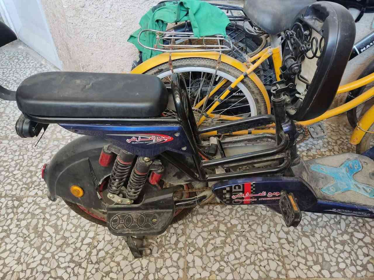 دراجة شحن عادية بيها 4 سرعات و بيها 4 بطاريات و تكدر اضيفلها بطارية خامسة خارجية مستخدمة لمدة شهرين تستلمها نضيفة ما بيها اي عيوب و بيها سويجين و و بصمة وحدة و شاحنتها وياها و مراياتها جديدات وكالة موخرهن اني تستلمهن وياها كل الهلا بلي يشتري و بيها مجال همين اذا ما رديت عليك بلماسنجر هذا رقمي راسلني واتساب *********** النجف, العراق
