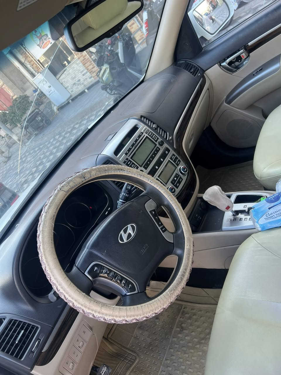 ( هونداي سنتافي 2012 ابيض خليجي ) 

سياره رقم بغداد
سياره فول موصفات 1/1 ( فتحه - 3قطع تبريد - 6 سلندر 3300 
سياره باسمي - بيها 3 قطع 
ملاحظات بيه 
سعر 160 وبيها مجال ان شاءالله 
مكان سياره فلوجه
***********
