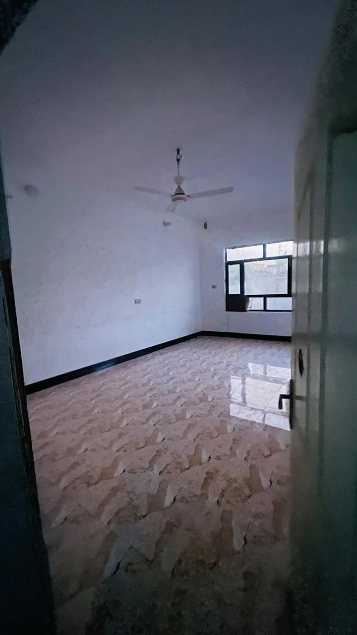 دار للبيع ٢٠٠ متر غرفتين نوم ٤*٥ وصاله واستقبال٦*٤ ومطبخ ٤*٥ زراعي يبعد عن شارع ٣٠ ٥٠ متر .. الموقع الزبيديه حي الكرار  ***********
