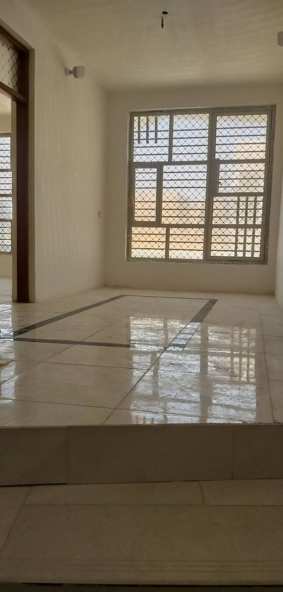 يا الله 
دار للبيع المساحه ٨٤ متر طابقين
حي الربيع خلف شارع السبيس 
عند دخول شارع القاضي اول شارع على اليسار
  الشارع الي مقابيل مكتبة الشيخ

***********
