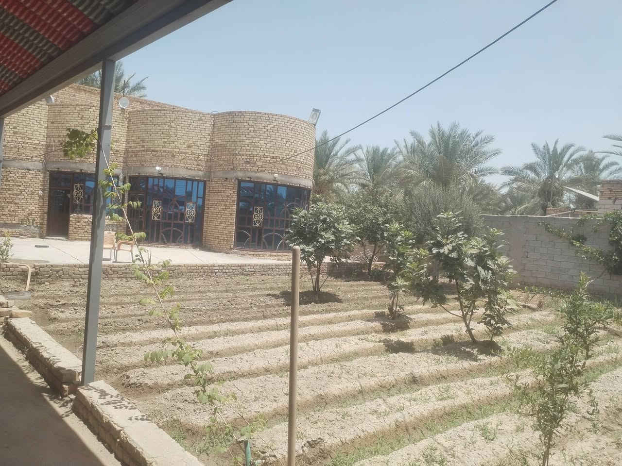 للبيع بيت مع نص دونم تحويل مباشر بسم المشتري طريق سومر دغاره البيت موثث للتواصل *********** متوفر وتساب
