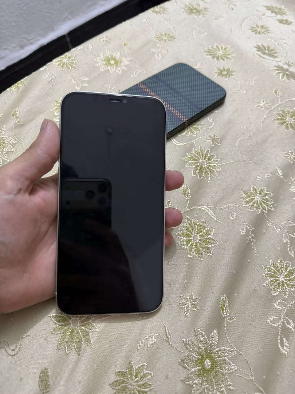 السلام عليكم
ايفون 12برو ماكس 
ب77 ذاكره 128 
مبدل شاشه تفصيخ اصليه 
الباقي مكفول عنوان بغداد 
سعر الجهاز 400وبي مجال 
رقمي ***********
