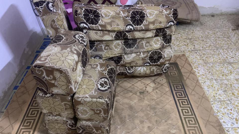 ؛مجلس مستخد
للتواصل ***********
 
الاول الي موضح بالصور عدد 14 قطعة و2زاوية
و7تكيات 
_______
المجلس الثاني 
عدد5 وزاوية وحده و5 تكيات
(السعر لشراي قييم ونتفاوض)✅
