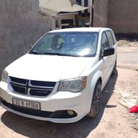 دوج كرفان سبعه راكب موديل 17 كلير بدون حادث  كشنات جلد نظيفه كلش  ماشي...