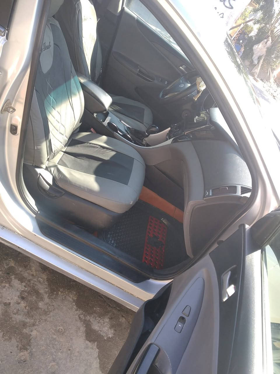 سلام عليكم سياره سوناتا ٢٠١٢ للبيع السعر ٨٣ وبيه مجال السياره مكفوله من كلشي حادثه بسيط وارد امريكي مكينه مكفوله حداديه جديده السياره مابيه اي نقص رقمي *********** العنوان حله بابل
