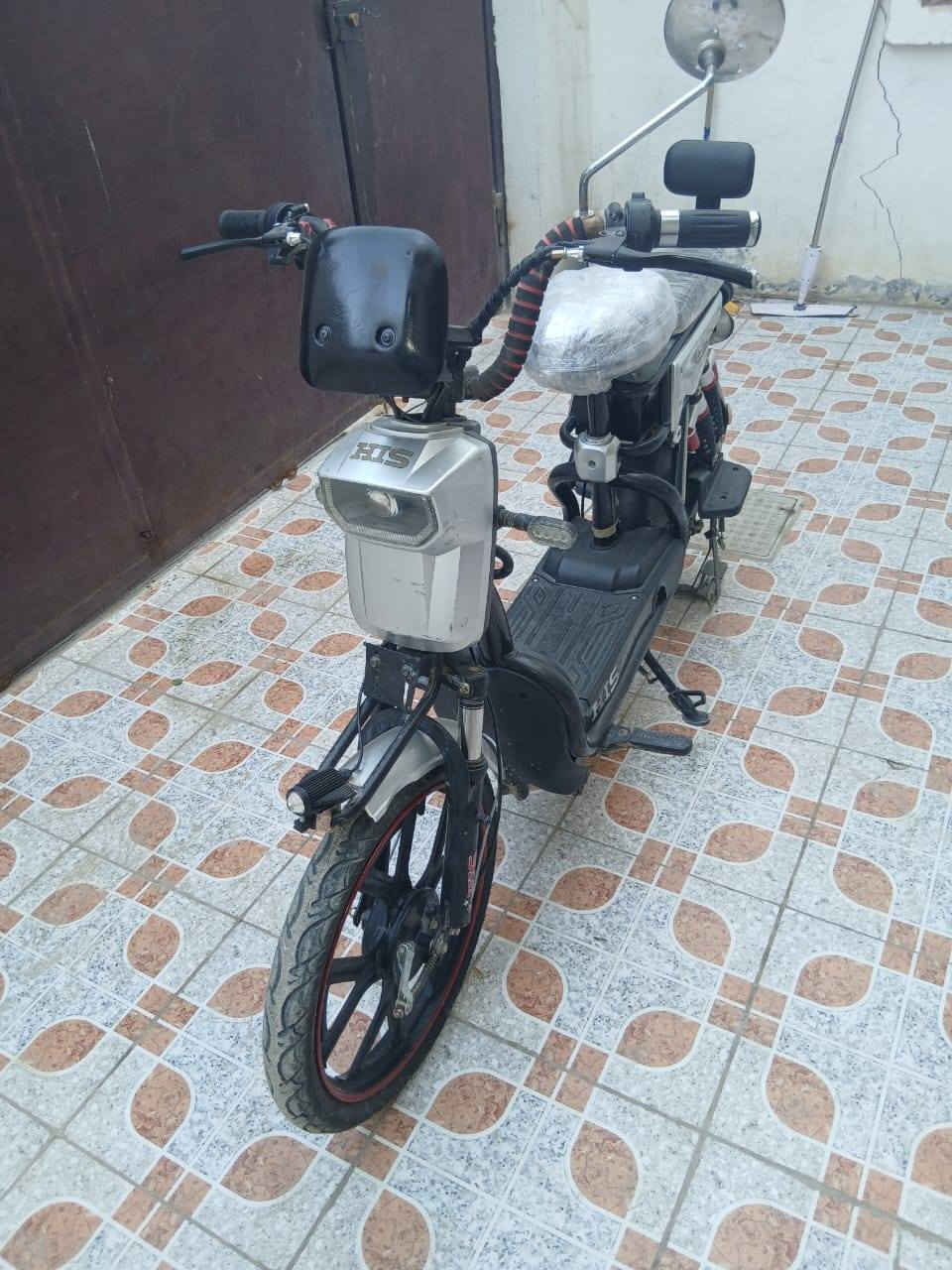 ماطور شحن للبيع
بطاريات ٥ جدد وشاشة جديده ام ابي ثري
صوت القران منهة كهربائياته كلهة شغاله
السعر ٢٥٠ الف 
*********** واتساب
***********
