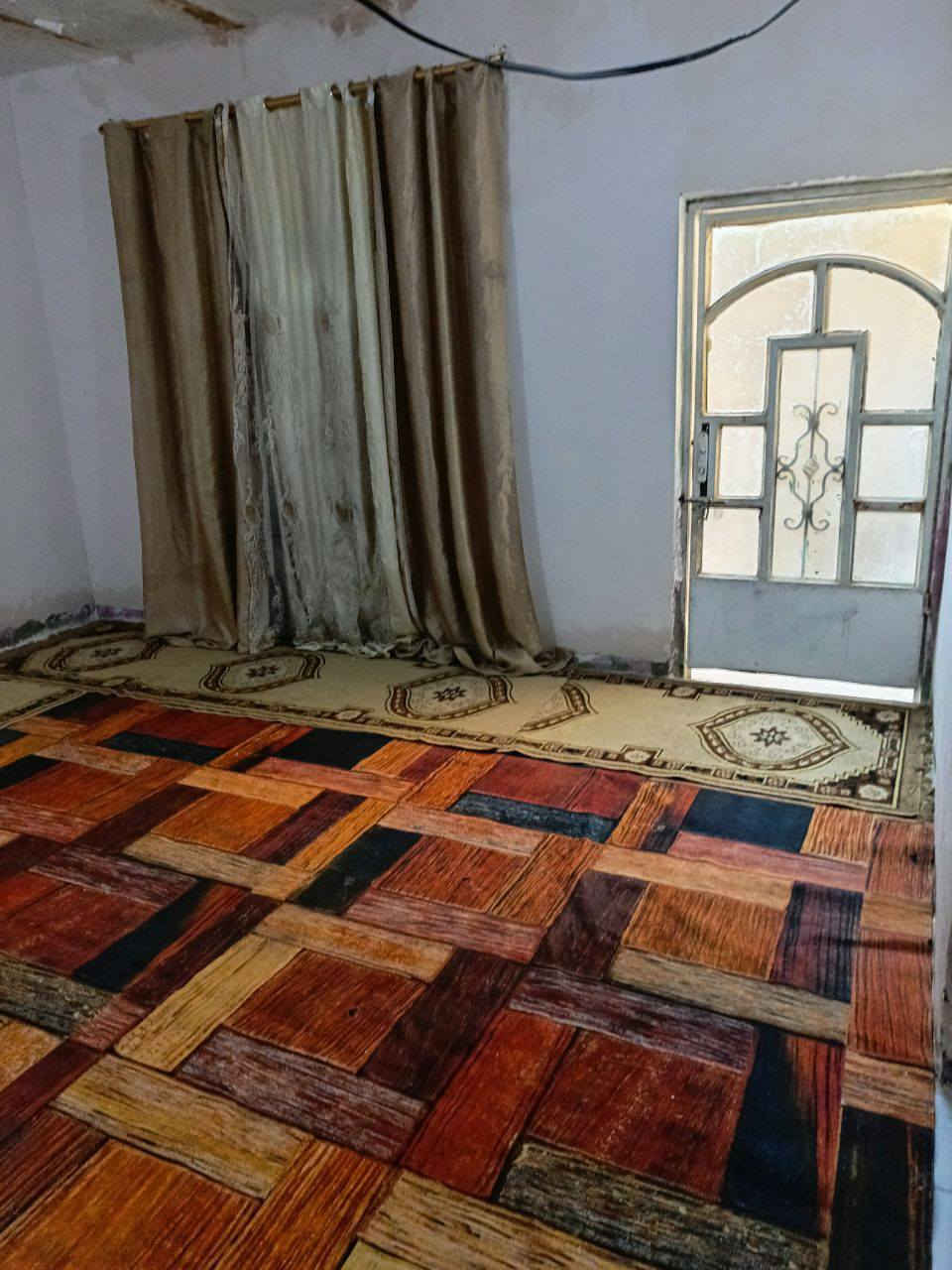 السلام عليكم 
دار 150 متر للبيع يحتوي على غرفه او صاله او مطبخ واستقبال او صحيات داخليه او خارجيه 
السعر (17)مليون او بي مجال
 العنوان: الكوفه / شارع المعمل /قرب حسينيه سيد حبيب
للاستفسار 
***********
***********
