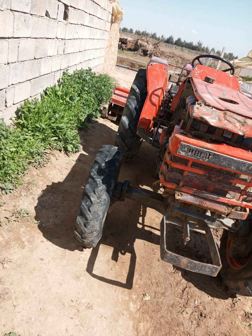 ماكينه مقفوله كفاله عامه وراها رفاس وراها فيدان ***********
