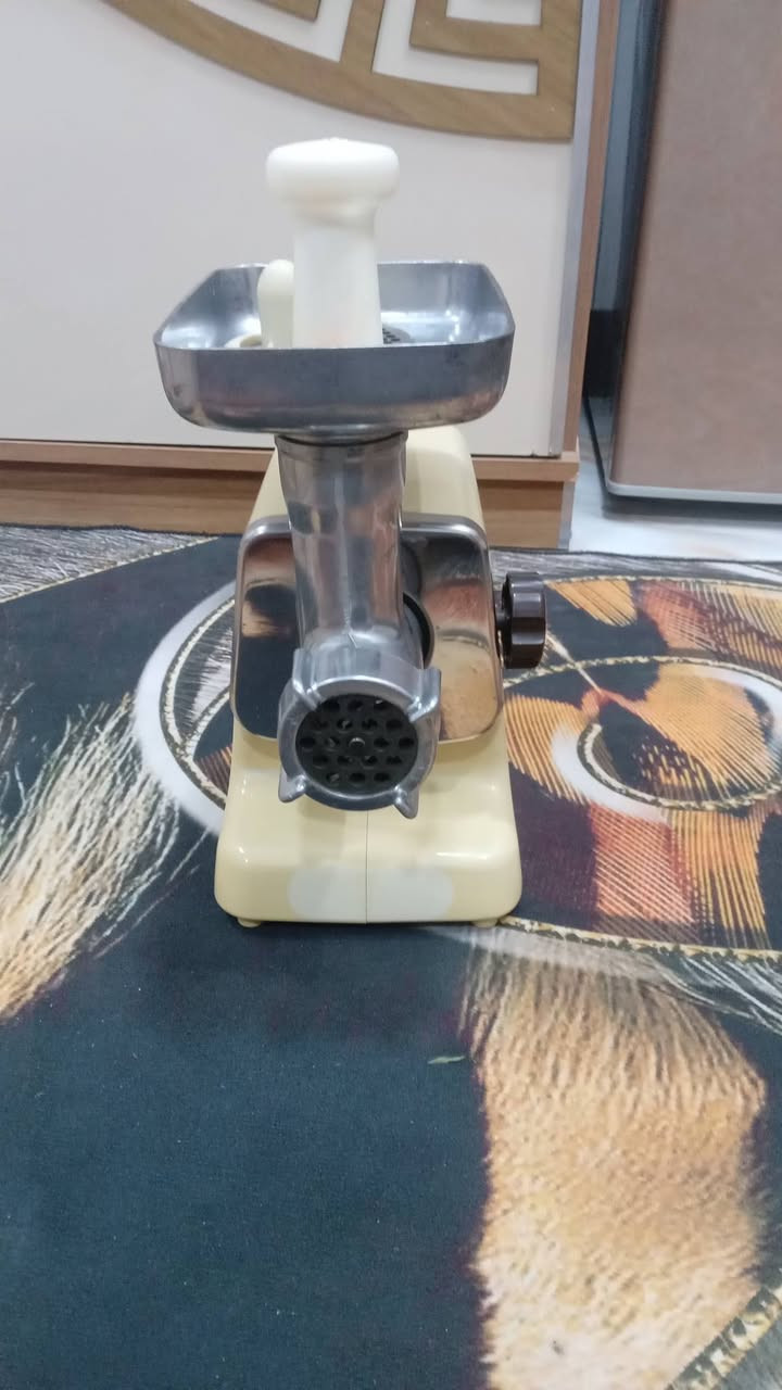 سلام 👋عليكم 
للبيع مثرامة (National) ياباني اصلي على وضع شركه نضافه عالية جدآ جداً ستيراد المنشاء العام العراقية ليرغب بل شراء يراسل الصفحة او تصال مكان بغداد 
***********
