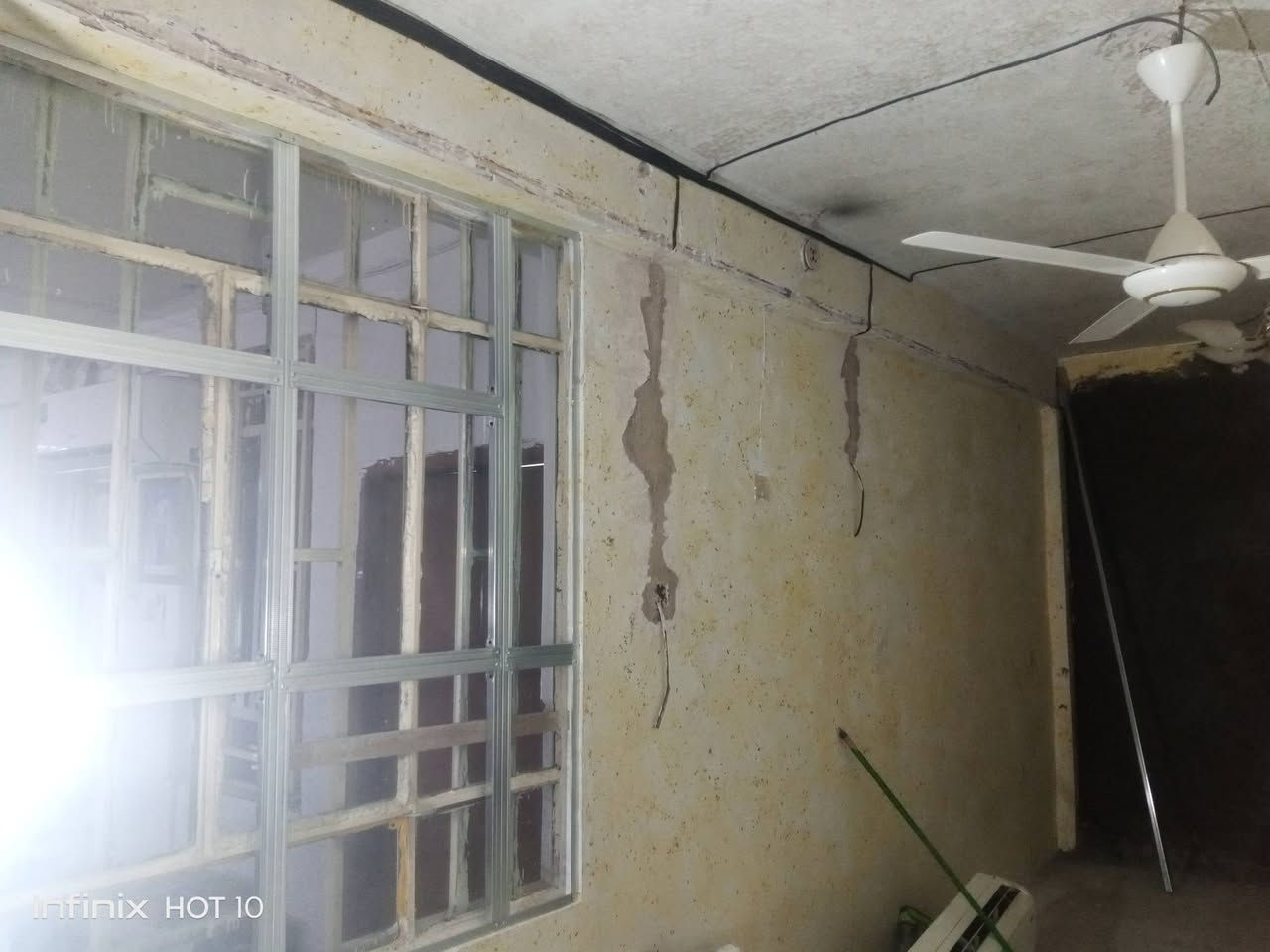 الحمد تم انجاز هذا العمل جبس ركم
مع معالجة الجدران بعد ما كانت مصبوغه فابيونا 
تم معالجة الجدران طلس بمعجونه جبسونيت من شركة اصباغ الجزيره فرع كربلاء 
طبعاً الشركة ما تحتاج إعلان لأن الإخوان الصباغين يعرفون المنتجات لكن انصح صاحب البيت أو الفني الي يبحث عن نتيجه ترضي وترضي الزبون أن يستخدم هاي المعجونه حقيقه شي راقي جداً ونتيجه مبهره 
عملنا كربلاء فقط 
كل ما يخص الديكور خليها ورانا واستلم شي مرتب 
***********
