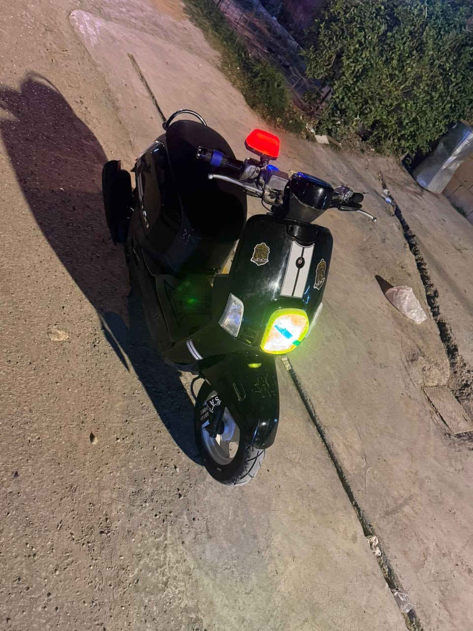 السلام عليكم دراجه ماكس بوليس لبيع مختمه كامله كهربايات كله شغال سلف هندر مكينه خرسه اشاير كلوبات كله شغال ماكو اي نقص تايرات جديده مكينه ما مفتوحه برغي بيها السعر 550 بيها مجال حك الجيه راسلني أو اتصل *********** المكان الخالص هبهب
