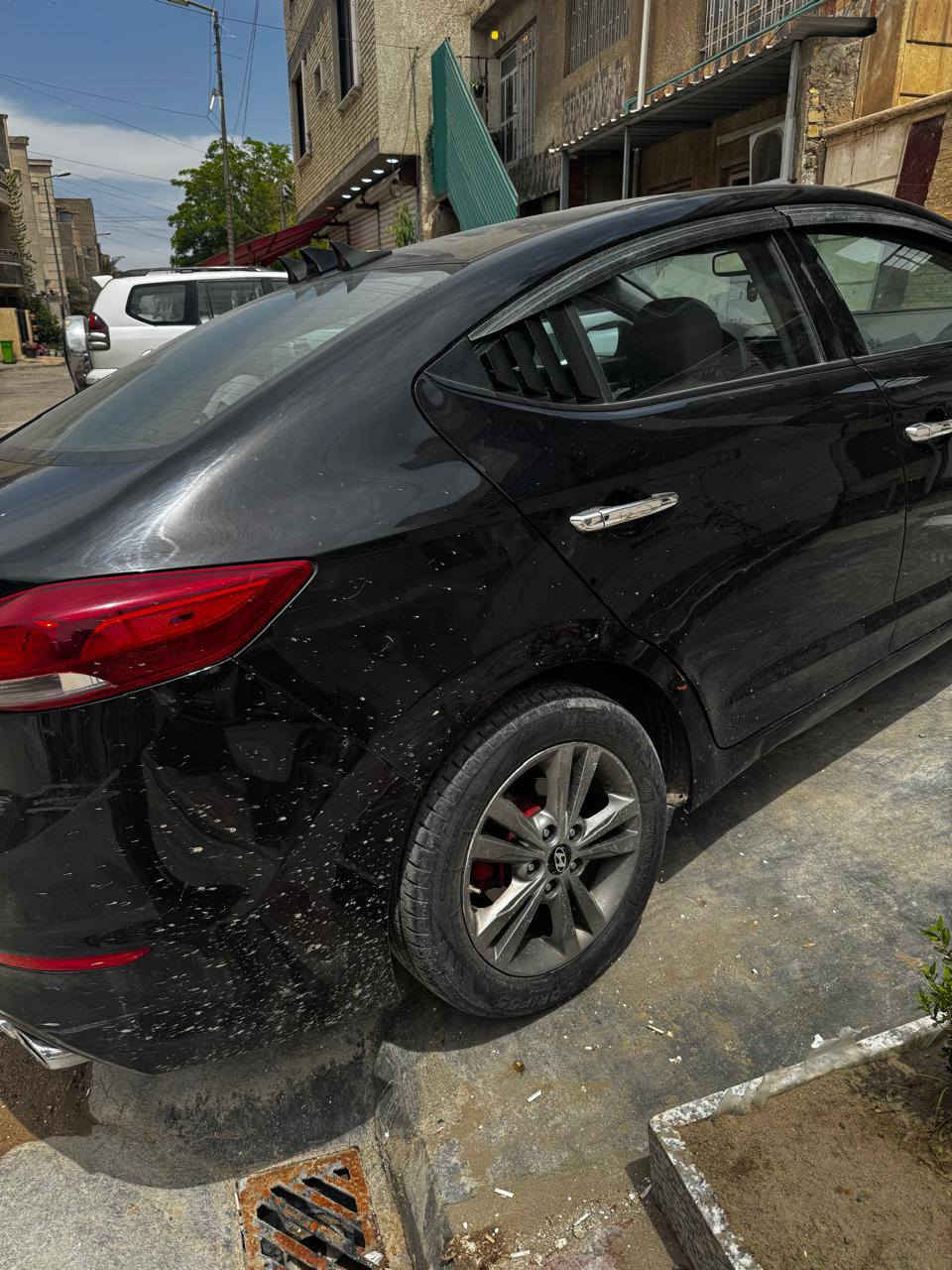 النترا ٢٠١٨ فول مواصفات فتحه وتحكم ستيرن وتلث انظمه قياده
مكينه ٢٠٠٠ دوش 
كير AT
ايرباكات سليمه
 
السياره نظيفه حيل ماشامه البانزين العادي  استخدام شخصي فقط 
السياره حادثهه مثل ماوضح بالصور فقط الدعاميه الخلفيه وشبر من الجاملغ الخلفي  السياره جان عليهه فابلون ابيض ع البنيد ومجرد وبيه جم شخط
السياره سعرهه ١٢٨ وبيه مجال 
الرقم ***********
