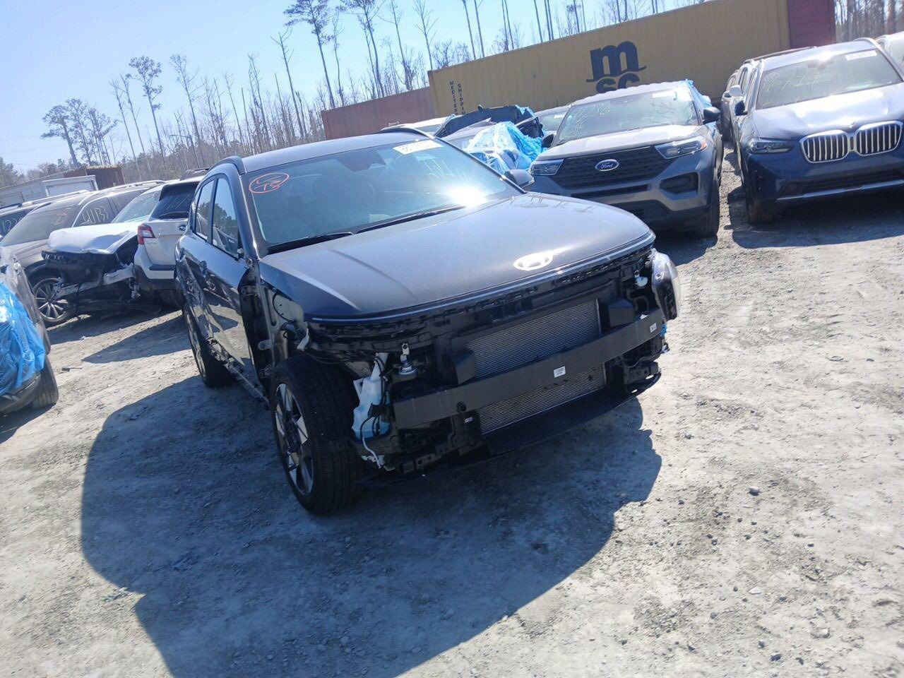 السلام عليكم مرخصت الادمن المحترم كونا 24 السياره داخله مدفوعله كمرك بدون تصليح السعر 140 للحادث موضح بلصوره بدون تصليح 
السياره 
بصمه 
حساسات 
رادار
اشاير + هيتر مري 
شاشه 
ماشيه 17000 
كامره 
تنفس اصطناعي
مكينه 2000 
موجوده بالبلديات ***********
