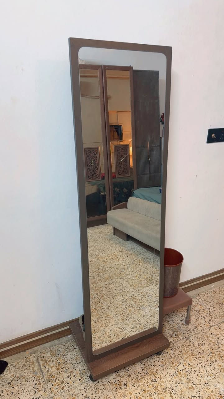 السلام عليكم غرفه نوم للبيع مستخدمه بس نضيفه حيل
9 قطع سعرةة من المعرض مليونين ونص 

سعرهه الحالي مليون وربع وبيهه مجال بسيط 

#بغداد رقمي *********** واتس اب
