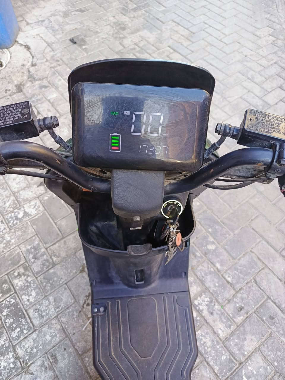 السلام عليكم
دراجة نوع كوريا MR ٦ بطاريات حجم كبير
32 امبير دراجة بلادية نظافة فول
وكفالة عامة كلشي كهربائيات شغال
تصميم ولون حلو ونادر والتايرات 
بلادية من شركة التصنيع
دراجة قوية وتفيد للمسافات البعيدة
السعر 650 الف مكاني منطقة الصليخ
واي استفسارات عن الدراجة
رقم واتساب ***********
