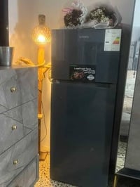 ثلاجه جديده ستخدام يوم واحد فقط أحدث فئه السعر ٣٢٥وبيه مجال قليل 07783...