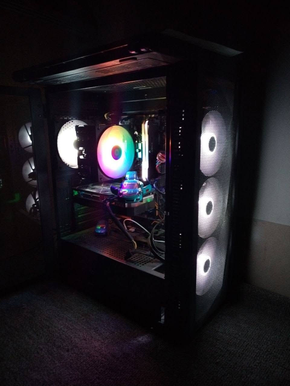السلام عليكم،
تجميعة (PC) متكونة من :
1- كيس (Case) : Galax :
2- معالج (CPU) : Intel core i5 8600k
3- مبرد معالج (CPU Cooler) : DeepCool : AG400 V5 Black ARGB
4- معجون حراري (thermal paste) : DeepCool : Z10
5- كارت شاشة (GPU) : GALAX : NVIDIA GeForce RTX 3050 8GB
6- رامات (RAM) : Corsair : Vengeance RGB PRO SL DDR4 16GB (2X8)
7- لوحة أُم (Motherboard) : Asus Tuf gaming : Tuf Z370-PLUS GAMING
8- باور سبلاي (PSU) : Thermaltake : Smart RGB 500W
9- التخزين ( Storage) : Kingston : NVMe PCIe SNVS500g M.2 2280 500GB~
ملاحضات :
1- مدة الأستخدام غير محددة لأن التجميعة مو جاهزة بل مطورة.
2- التجميعة نظيفة وبعض قطعها مُبدلة حديثاً.
3- جميع قطع التجميعة سليمة من الأعطال حسب علمي.
4- لك الأحقية بالفحص قبل الأقتناء، ولكن بعد البيع انا غير مسؤول عن اي مشاكل وما استرجع ولا اعوض.
5- التجميعة فقط كيس وكيبل طاقة بدون قطع واكسسوارات واضافات إضافية.
6- التجميعة يجي وياهة نسخة مُفعلة من ويندوز (11 Pro), وية بعض التطبيقات الأساسية (من ضمنها تطبيقات الـ office المفعلة غالباً).
7- يرجى التركيز في الشروط السابقة، لأن خلاف ما مذكور انا غير مسؤول عنه قانونيا أو شرعياً.
والسعر 599 ألف دينار عراقي فقط وقابل للتفاوض.
الموقع : كربلاء المقدسة.
يمكنكم التواصل عبر هذا الحساب أو عن طريق التليجرام : @t09dl .


**إذا كنت صاحب هذا الإعلان وتريد حذفه لأي سبب، رجاءا أرسل رسالة إلى الدعم الفني**