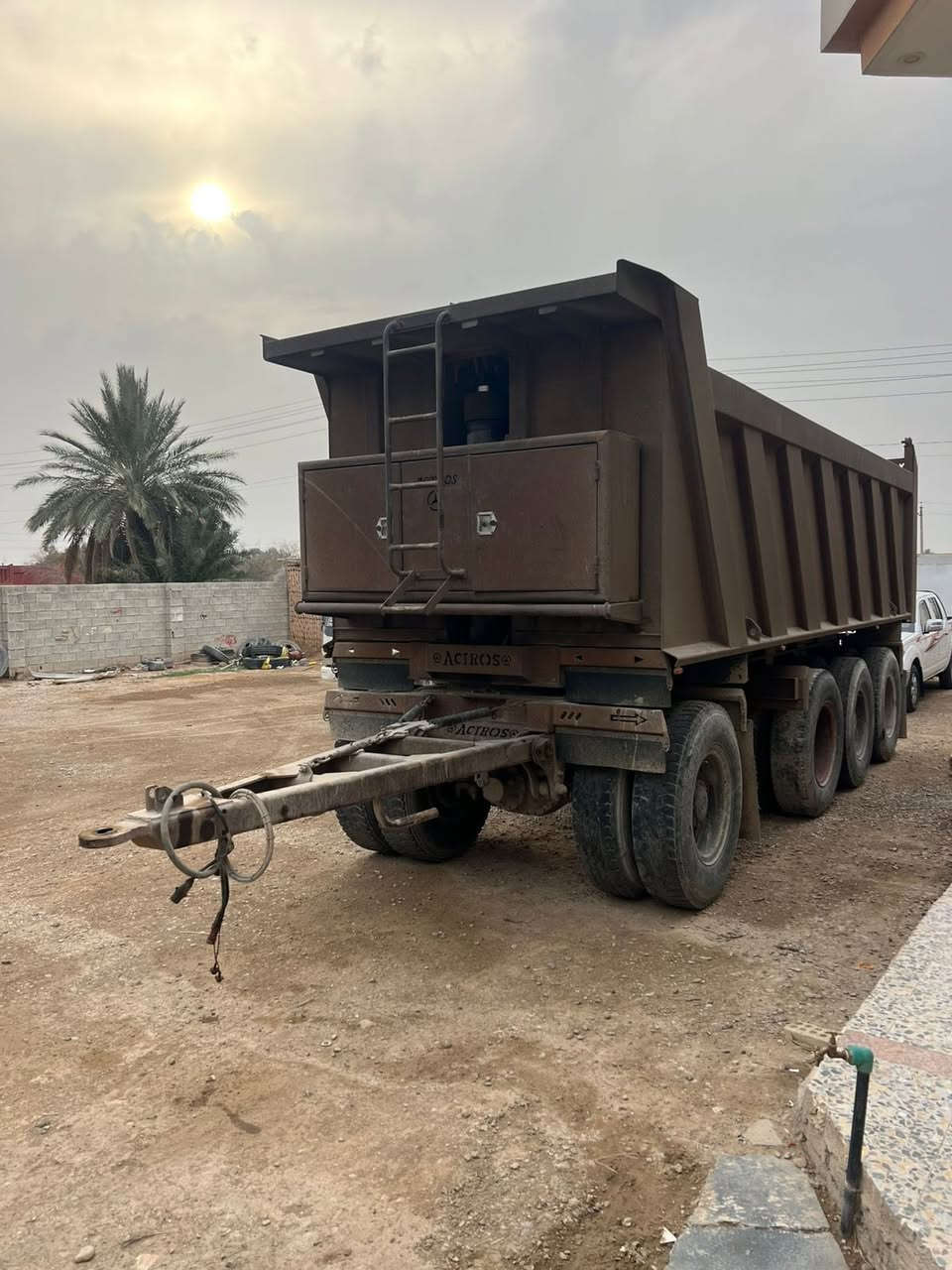 السلام عليكم مقطوره البيع طول 720 ورتفاع 140. مكفوله من الفطر والكسر  بيع فقط  ***********
