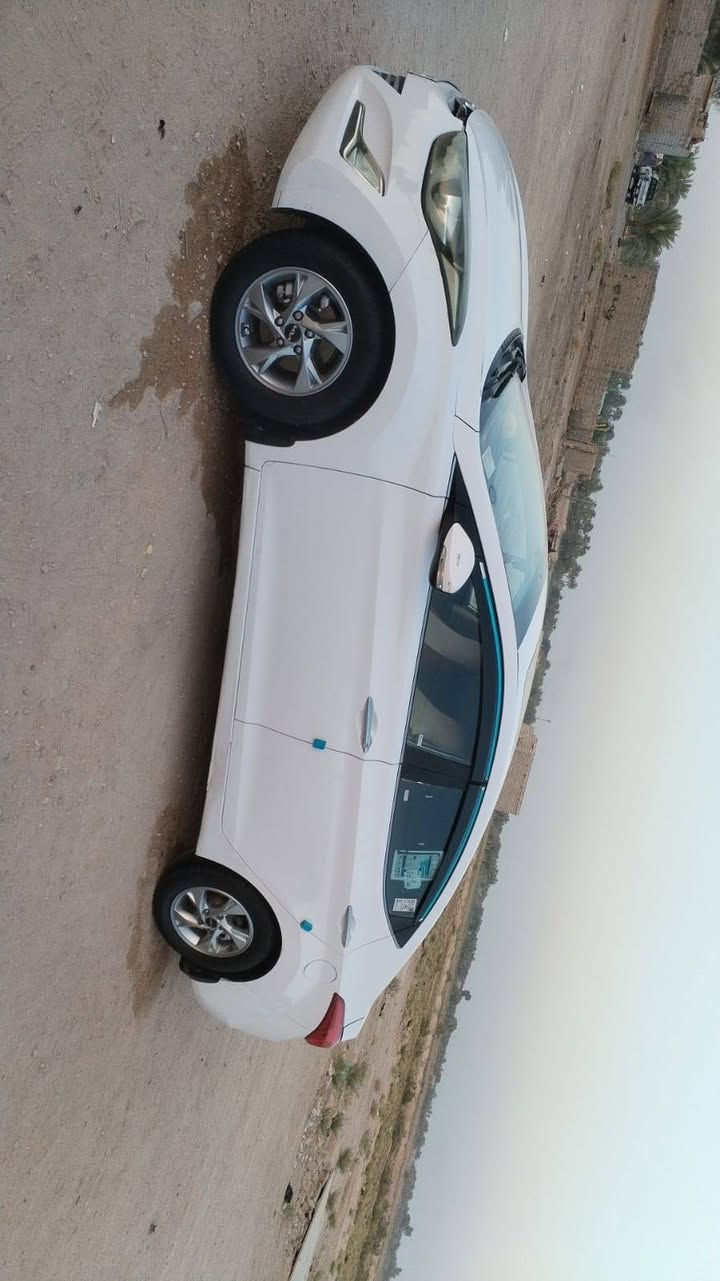 يالله سياره الانتره مديل 2015 خليجي مكفوله كفاله عامه  مكينه 1800 جديده كلش مامفتوحه حداديه جديده تبريد ثلج تخم تاير فول مواصفات فتحه تحكم مري شفط فول مواصفات ماعده بصمه رقم مثنى نكليزي سنويته مجدده ل 2031 بسمي شخصين سعر 118 وبيه مجال بسيط مكان نجف اتصل ***********
