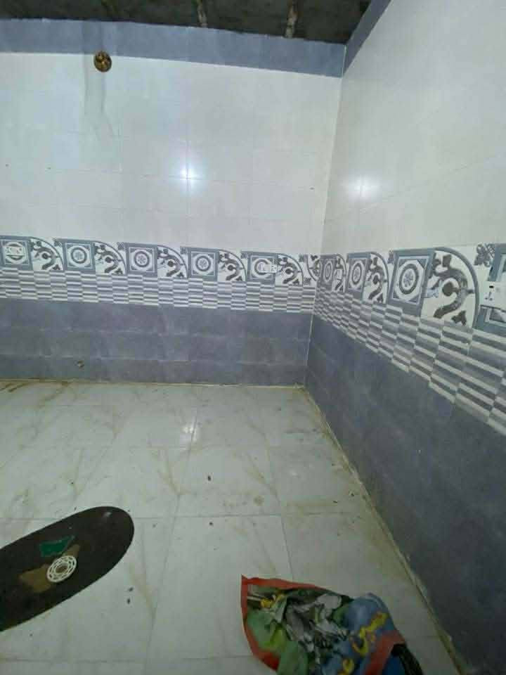 بيت للايجار 100م التقية الثالثة 
نزلة مازن البنجرجي 
يحتوي على غرفتين وصاله ومطبخ وصحيات وطارمة 
للاستفسار الاتصال على الرقم 
***********
