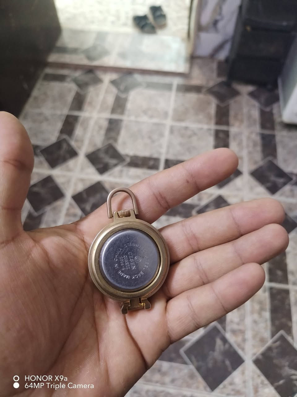 ساعه جيبيه قديمه
ماكنه ياباني ارقام رومانيه للبيع
***********
