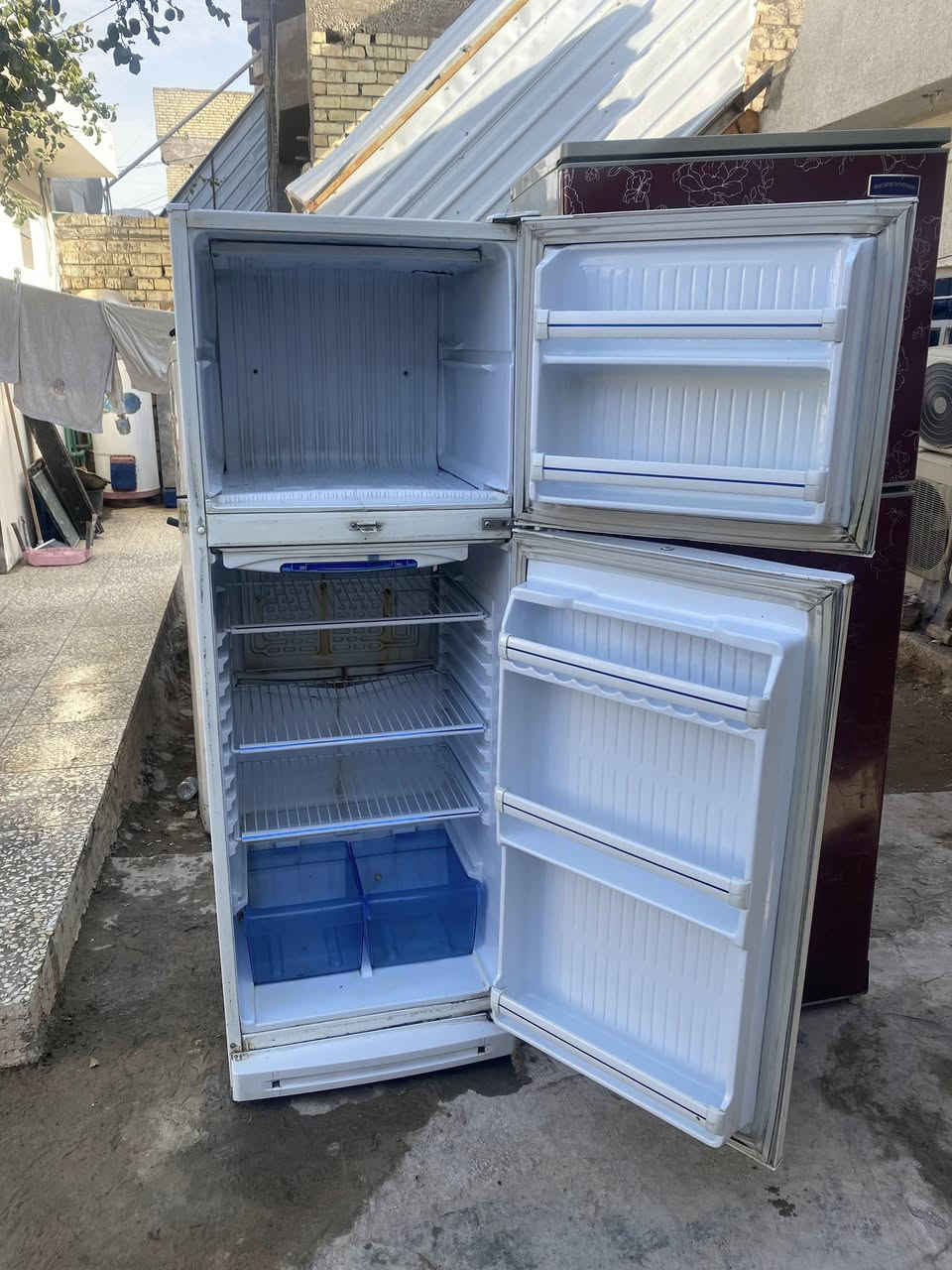 السلام عليكم ثلاجات للبيع شرط الشغل بيهم ضمان ١٠ ايام 
نضيفات كما موضح بل صور الشراي يراسل واتساب او اتصال***********
مكاني المشتل تجي اشغله كدامك تقتنع ✅
