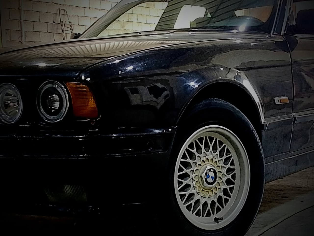 السلام عليكم 

حبايب BMW  موديل 92
525 مسكر عدل    !!!! السيارة مال تعمير!!!!

 
وارد الماني السيارة رقم كركوك تحويل مباشر 

فول مواصلات 
ماسحات وزراكات اوتماتيك
 زراكات عالايت وبلوجكتر 
فتحه بالسقف 
كشنات جلد وكهرباء
 وتدفئه بالكشنات 
مرايات الجانبيه كهرباء 
كير اوتماتيك وسبورت وايكو 
جام كهرباء 

وذكرت السيارة مال تعمير يعني بيه نقوصات 

وبيه ضربه بالجاملغ الخلفي كدامك مبينه وبيه ضربه قديمه بالجاملغ عكس السايق الامامي  

 الشراي يجي يحفحص ويشوف بعينه 

#السعر40ورقة 
مكاني كربلاء او ناصريه للاستفسار ***********
