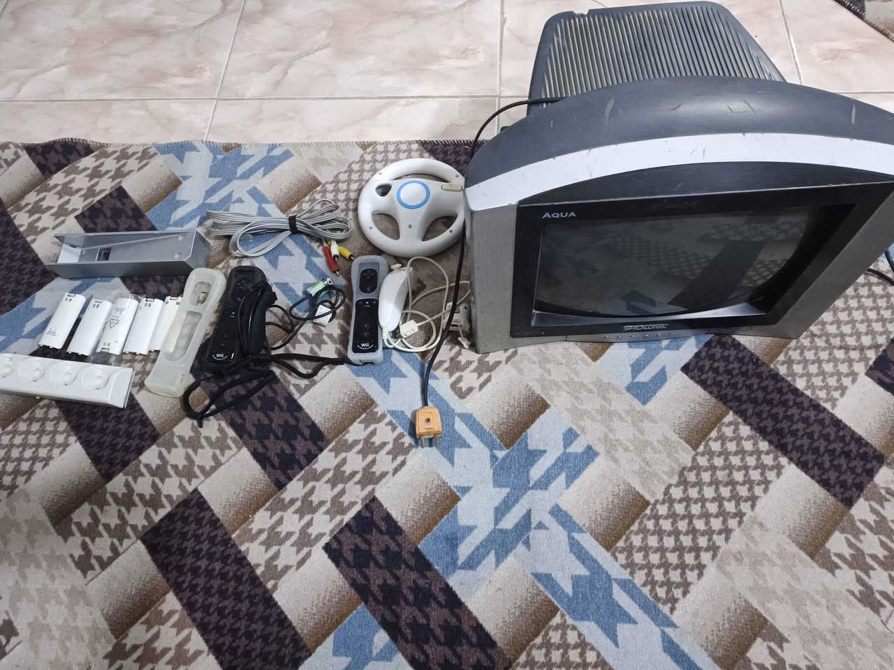 الكل ب ٣٥الف  التلفزيون شغال والريمونتات شغاله يوجدتوصيل ***********
