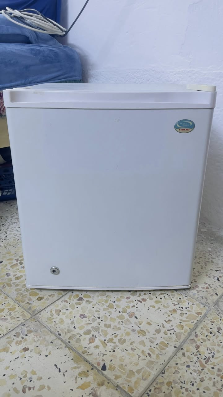 ثلاجة للبيع نضيف جدا مابي اي ضررسعر 50الف عندي مجمدة للبيع شغال 125 عندي كاروك تركي سعرة75 مكاني مدينة صدر اتصل عل واتس اب: ***********
