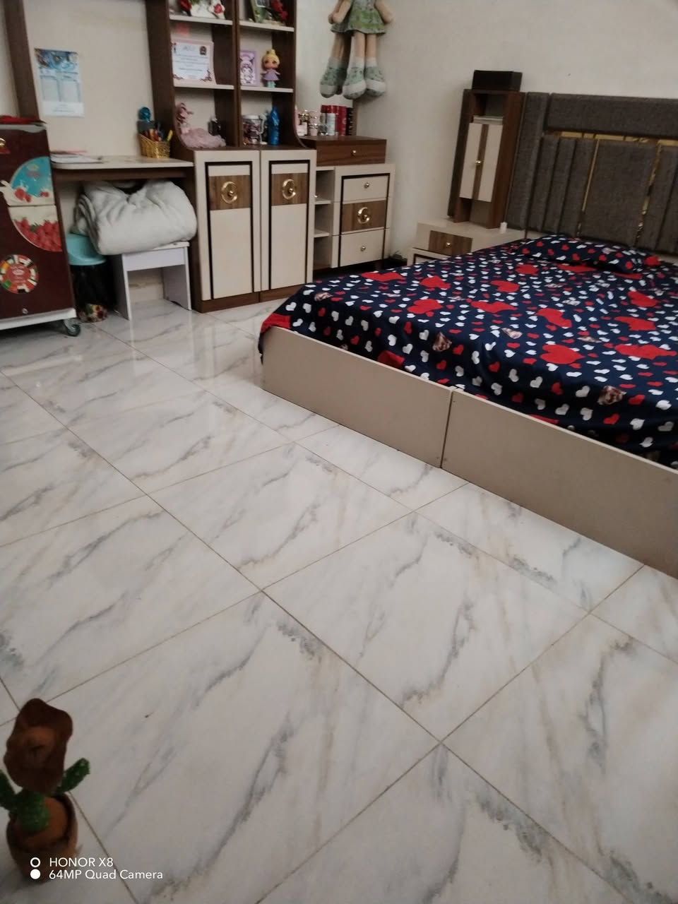 دار للبيع في حي الجامعه الزراعي نهاية شارع عشرين قربت أسواق الجوهره المساحه ٢٠٠ متر بناء درجه ممتازه البيت بناء طابوكه السقف كونكريت مسلح
يحتوي على
غرفتين وصاله
وبراني
مطبح حار وبارد 
حمامات عدد ٣
تواليت داخليه وخارجيه  عدد ٢
استفسار أكثر الاتصال على الرقم *********** او *********** واتساب متوفر
