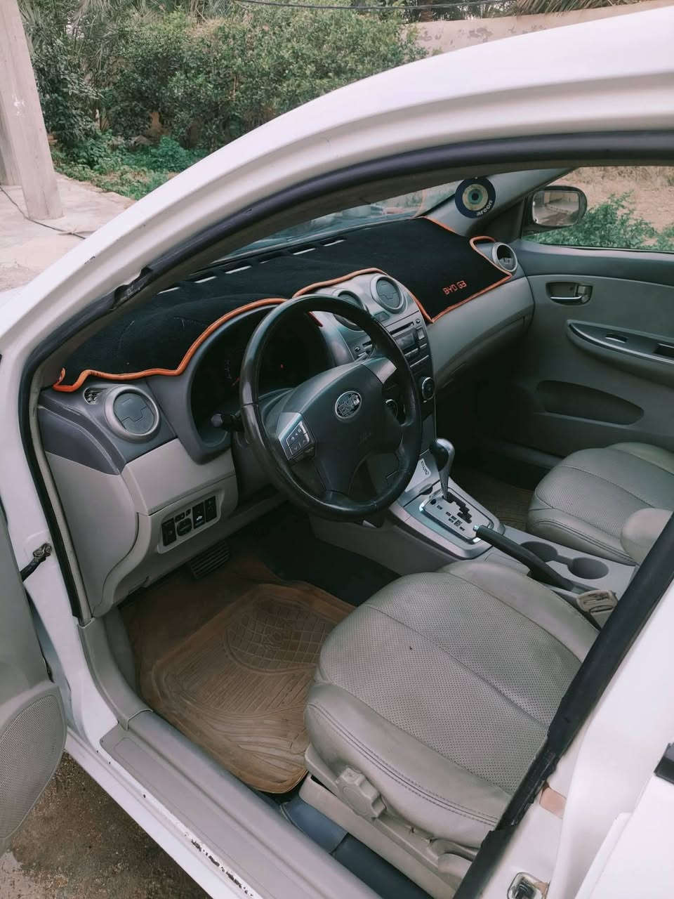 سلام عليكم للبيع بي واي دي موديل 13 رقم واسط كير يبوش سنويه نافذه من 2017 سعر 45 وبيهه مجال مكاني واسط دبوني شراي يتصل ***********
