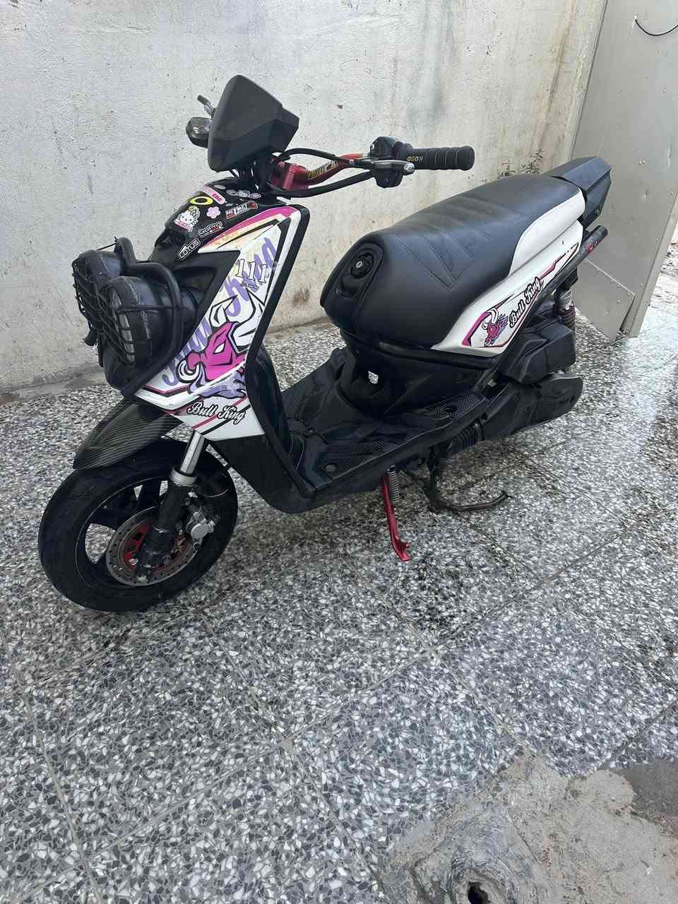 سكنس جبلي ام عيون موديل 2014
محرك بلادي
وتزود خارجي كله مبين 
الدراجه نفس ما موضح بل صور 
سعر 900 وبيه مجال حك الجيه
تواصل ***********
