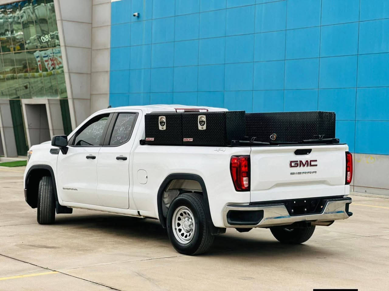 السلام عليكم
2024 GMC SIERRA K1500
جيمسي سيرا 
بصمة تشغيل عن بعد

2700 توين تيربو

دفع رباعي AWD 4*4

كير تعليك

كشن كهرباء

رادار خلفي

رادار امامي

 تحكمات ستيرن

مثبت سرعه 

تحديد مسار

لايت زنون

الحادث جملغ سايق شبر حافة بنيد 
دواخل و شاصي مكفولة 
ايرباك ستيرن راجع سستم

السعر  225  بدون رقم 
تكلفة الرقم 26 ورقه 

مكان السياره اربيل📍 (معرض اربيل كارس )

للاستفسار والجاد بالشراء الاتصال ع الرقم.
***********☎️***********

