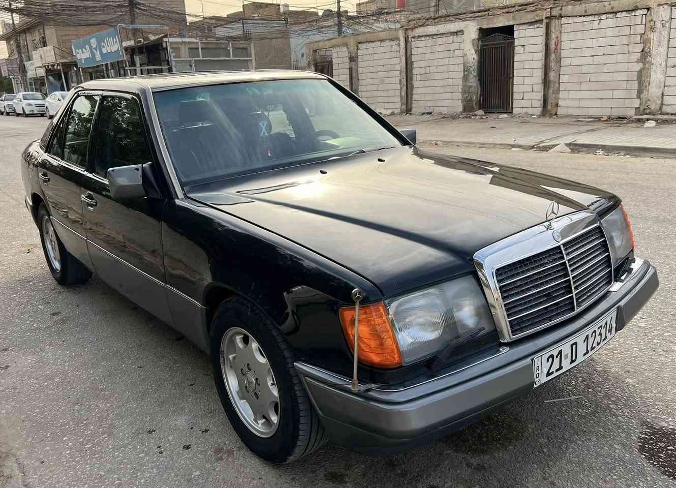 سلام عليكم . مارسيدس دب موديل 91 اللون أسود مصبوغ عام محور 3000vvti فيشتين قواعد بلاد سنتر لوك جام كهرباء آريل كهرباء كشنات جلد  كشن السايق كهرباء ويل تفاحة باتري جديد داينمو حاوية غير متواجد ع النت موبايل *********** عنواني نجف السعر67وبيها مجال بسيط
