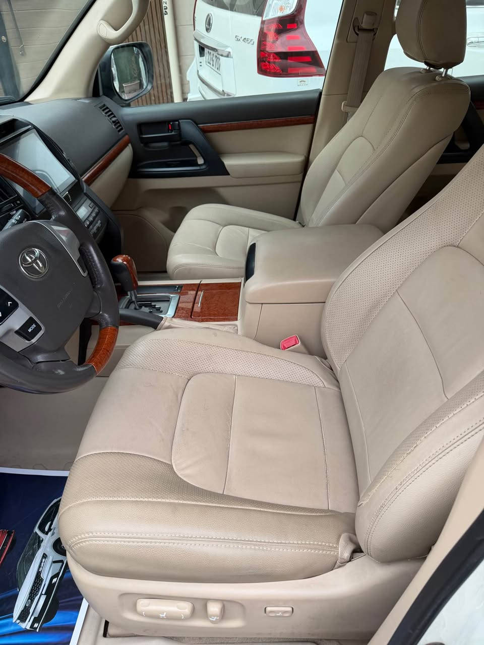 لاندكروز 2014 ماشيه 120 الف محرك 8 سلندر 4600بيه سونار وياه صور رقم بغداد سياره بسمي سعره 4 شدات يعني 400 ورقه 
مكانه بغداد الصليخ 
*********** بغداد, العراق
