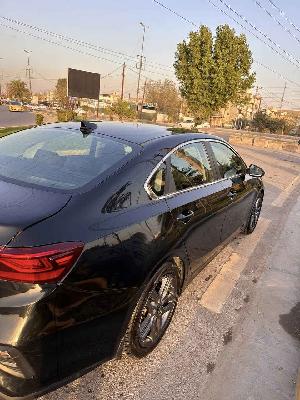 السلام عليكم
فورتي ٢٠٢١رقم بغداد

مكينه ٢٠٠٠ دوش كير سفتي عل البلاد

حادثها خلفي وشويه من الحوض البجم كبس

السياره ليبل واحد بدون اي تبديل، 

السعر ١٤٣ ... 

المواصفات 

فول تحكم ستيرن

شاشه كامره خلفيه دواره كامره اماميه وكامره داخليه 

رادار  

مانع انزلاق

نقطه عمياء

توقف ذاتي

تبريد ثلج 

تخم تاير جديد

بغداد البياع 

الرقم ***********
