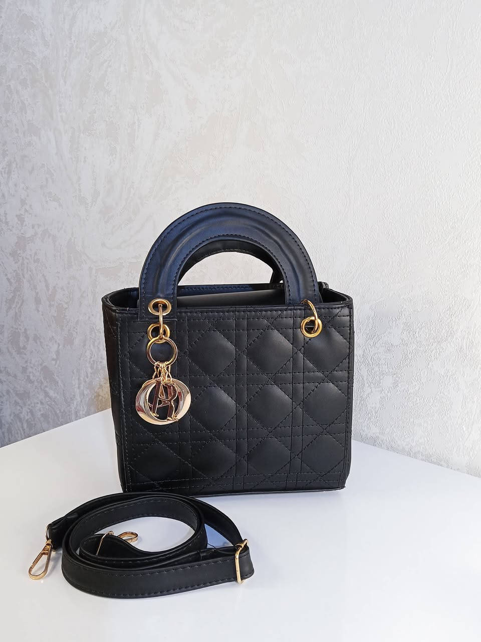 جنطة Dior بتصميم راقي وفخم ✨
كوالتي عالي،تناسب كل الأطلالات اليومية والرسمية ✨🤎
متوفرة ب4 الوان فقط✔️

القياس (20*20)
السعر  22 الف

للحجز دايركت📩
التوصيل لكل المحافظات 
*التصوير خاص بصفحتنا📷

#إكسبلور #اكسبلور_فولو #حقائب #جنط #فيسبوك
#viral #trending #explorepage #reels #mohitxgrowthh


**إذا كنت صاحب هذا الإعلان وتريد حذفه لأي سبب، رجاءا أرسل رسالة إلى الدعم الفني**